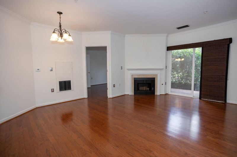 2204 Westcourt Ln #121, Herndon, VA 20170