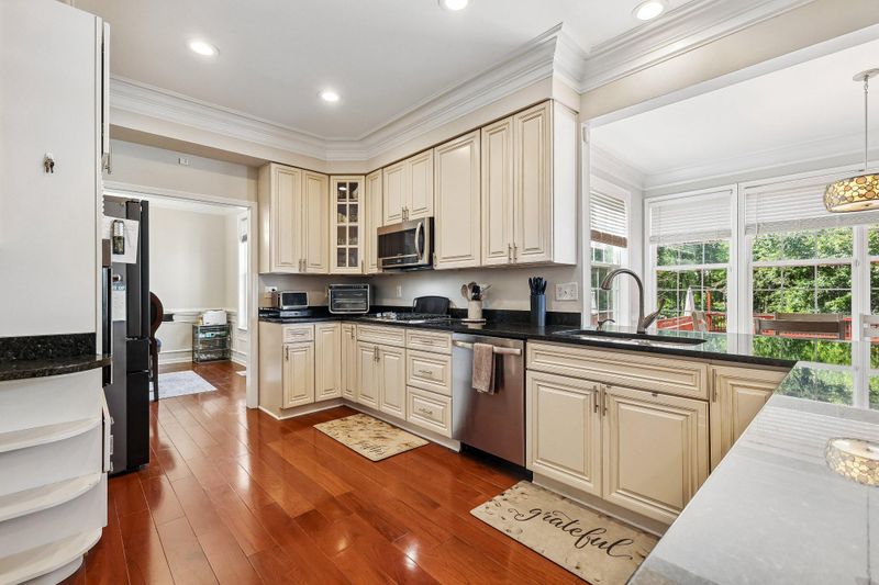 6217 Oakland Dr, Woodbridge, VA 22193