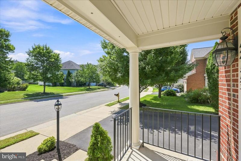 42173 St Huberts Pl, Chantilly, VA 20152