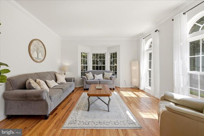42173 St Huberts Pl, Chantilly, VA 20152