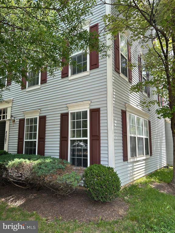 8067 Gatehouse Rd #8, Falls Church, VA 22042