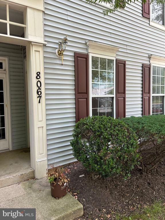 8067 Gatehouse Rd #8, Falls Church, VA 22042