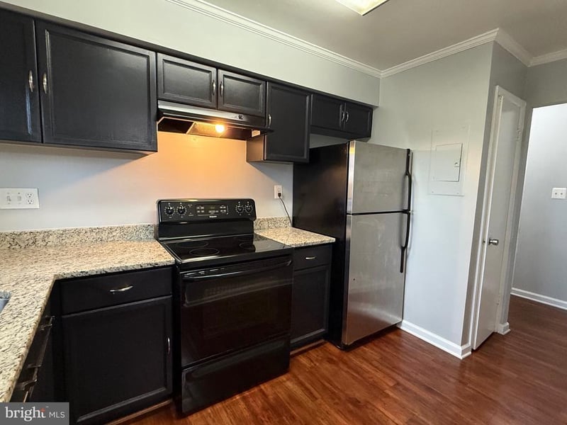 3240 S 28th St #302, Alexandria, VA 22302