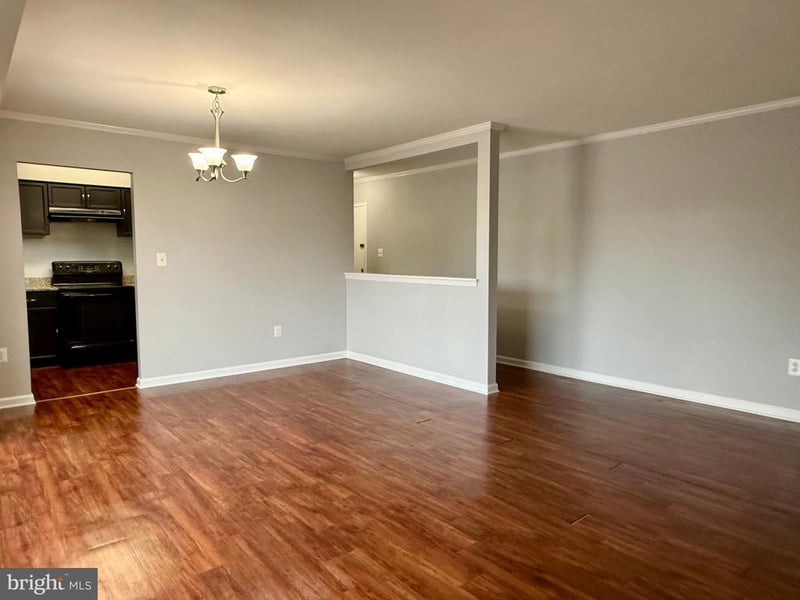 3240 S 28th St #302, Alexandria, VA 22302