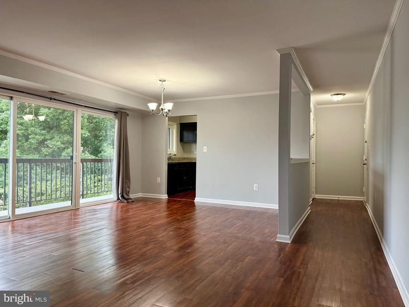 3240 S 28th St #302, Alexandria, VA 22302