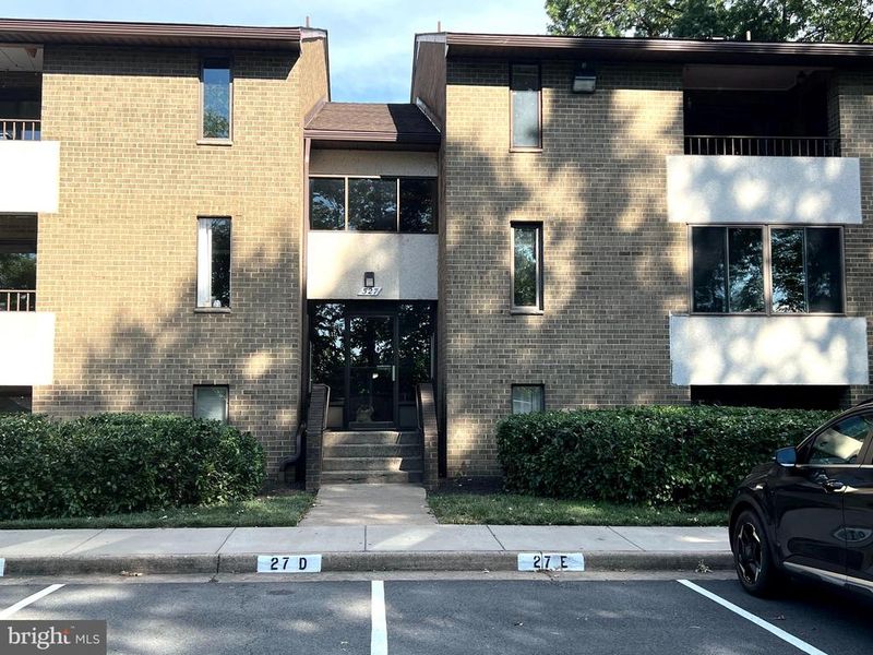 527 Florida Ave #103, Herndon, VA 20170