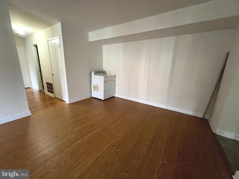 527 Florida Ave #103, Herndon, VA 20170