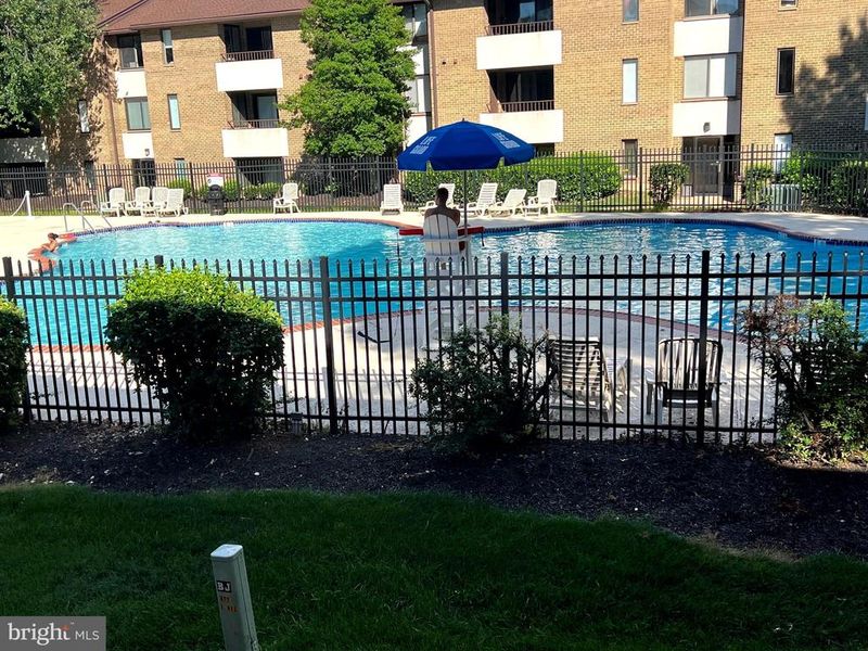 527 Florida Ave #103, Herndon, VA 20170