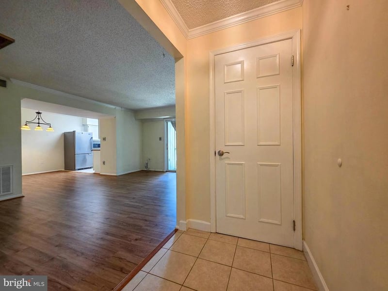 7758 New Providence Dr #9, Falls Church, VA 22042