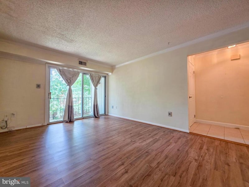 7758 New Providence Dr #9, Falls Church, VA 22042