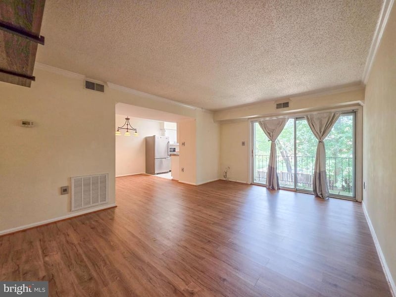 7758 New Providence Dr #9, Falls Church, VA 22042