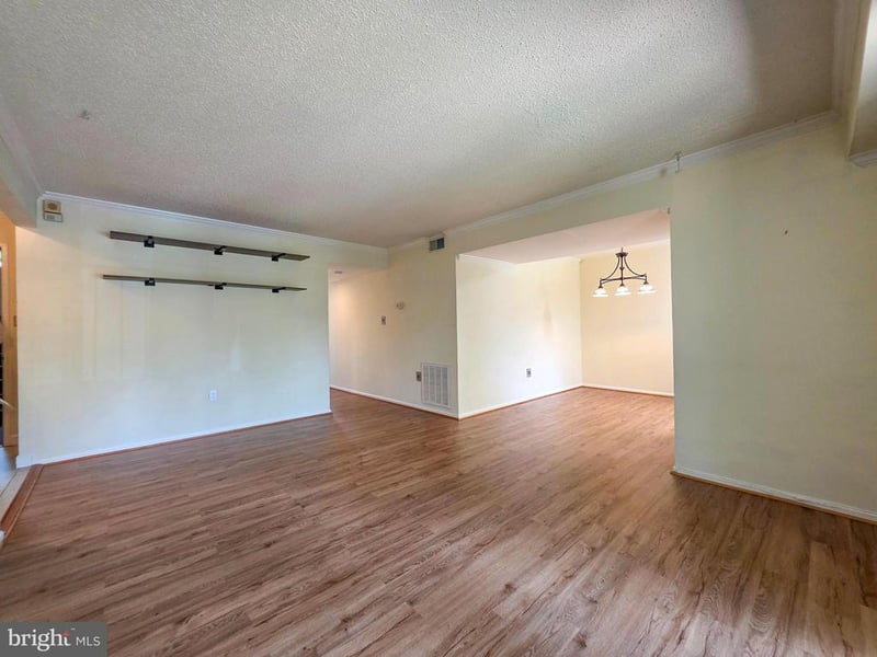 7758 New Providence Dr #9, Falls Church, VA 22042