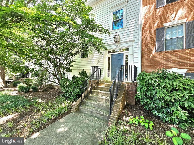 7758 New Providence Dr #9, Falls Church, VA 22042