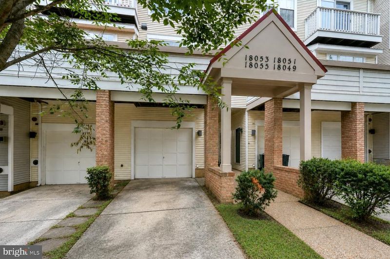 18055 Royal Bonnet Cir, Gaithersburg, MD 20886
