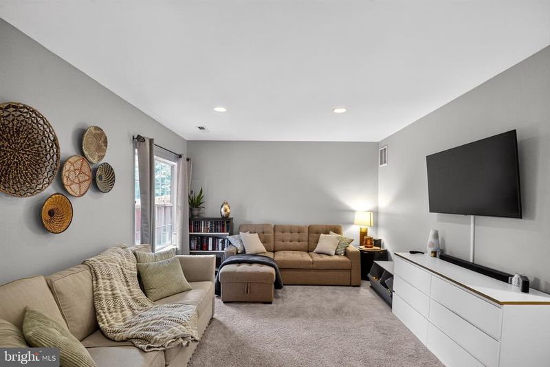 3659 Bracknell Dr, Woodbridge, VA 22192