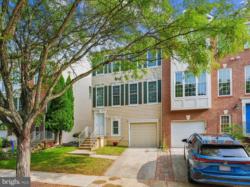 43452 Laidlow St, Chantilly, VA 20152