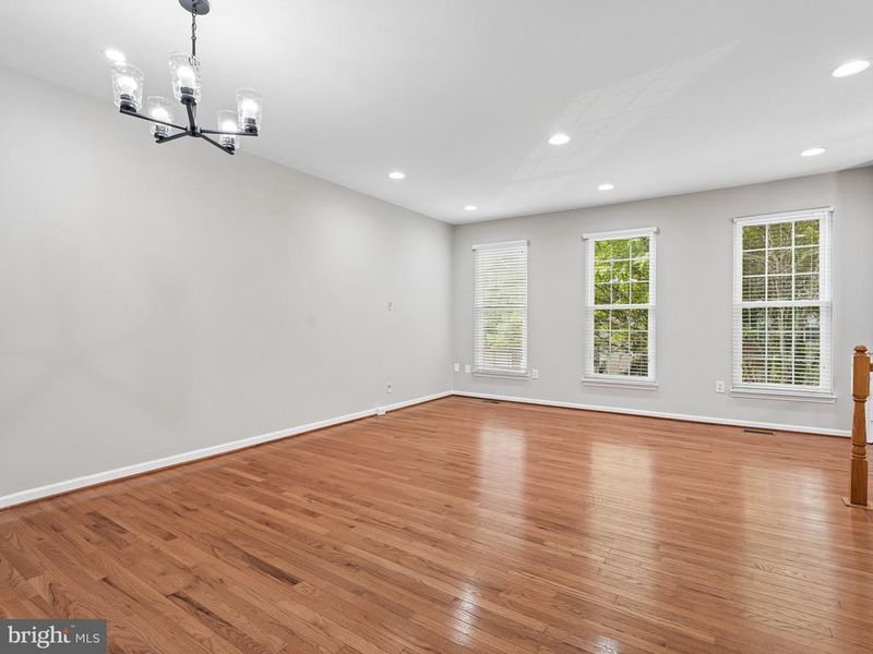 43452 Laidlow St, Chantilly, VA 20152