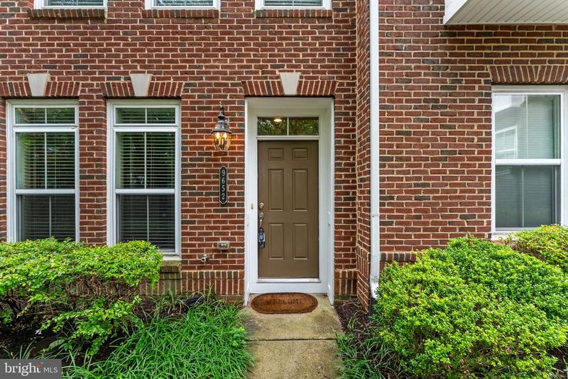 9652 Pullman Pl, Fairfax, VA 22031