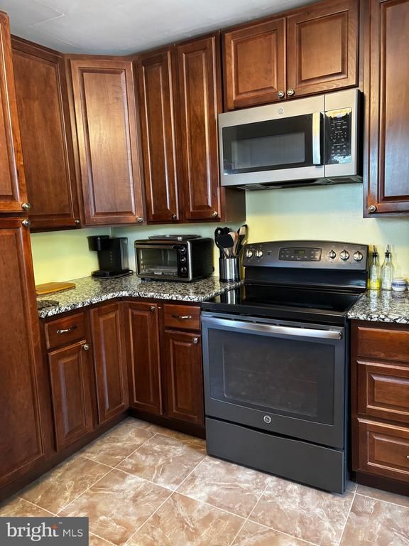 811 Lynvue Rd, Linthicum Heights, MD 21090