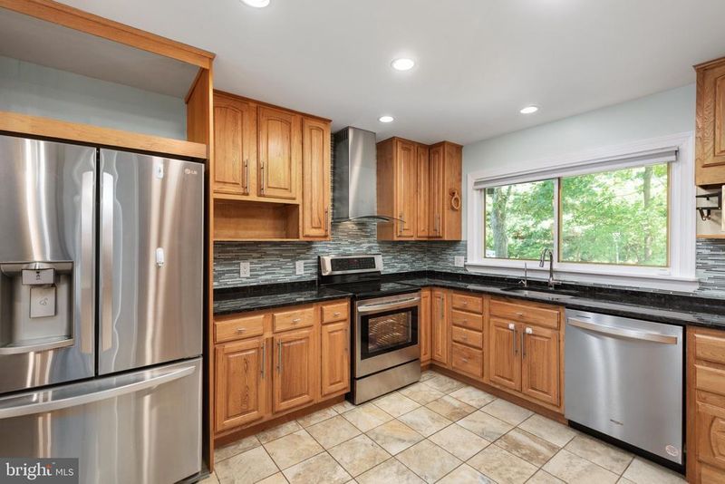 5707 Halpine Rd, Rockville, MD 20851