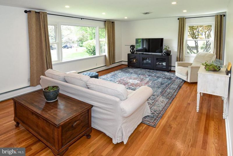2 Cinnamon Fern Rd, Round Hill, VA 20141