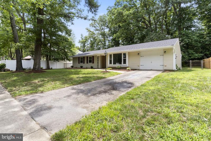 2552 Lisa Dr, Waldorf, MD 20601