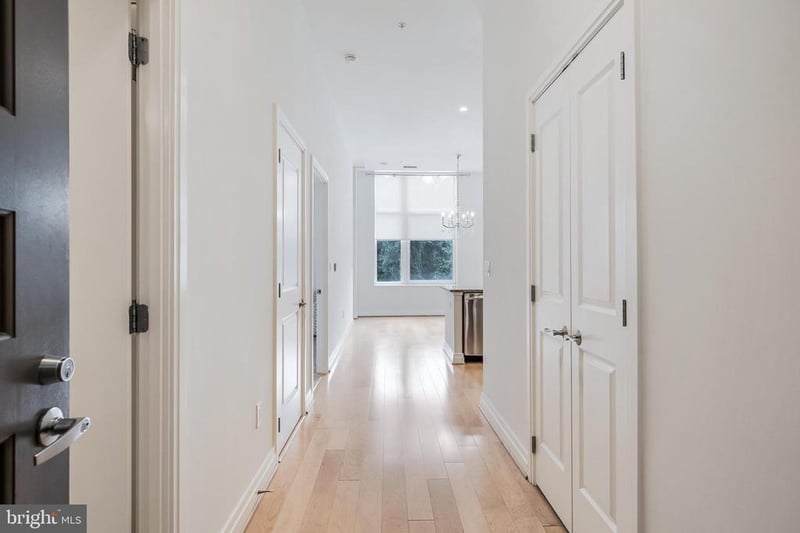 8220 Crestwood Heights Dr #105, Mclean, VA 22102