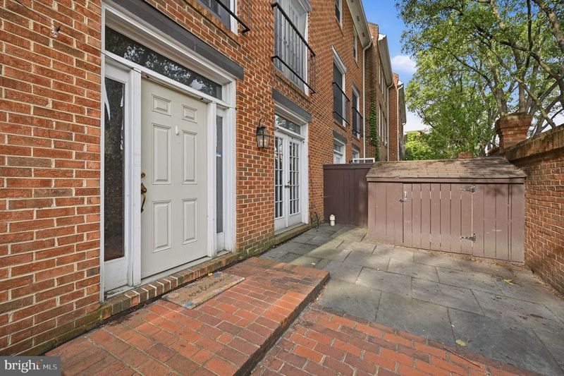 4100 11th St N, Arlington, VA 22201