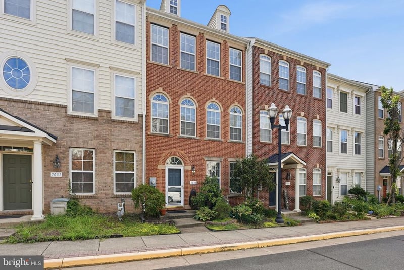 7033 Little Thames Dr, Gainesville, VA 20155
