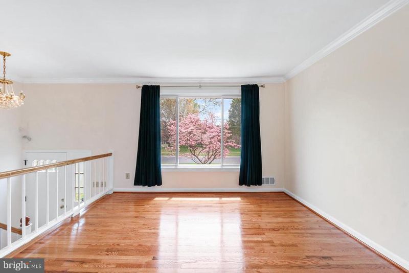 14236 Chadwick Ln, Rockville, MD 20853