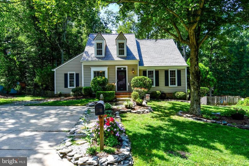 12000 Farrabow Ln, Woodbridge, VA 22192