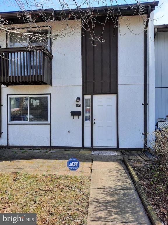 217 Sugarland Run Dr, Sterling, VA 20164