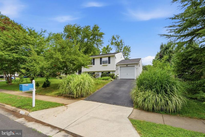 7021 Bedrock Rd, Alexandria, VA 22306