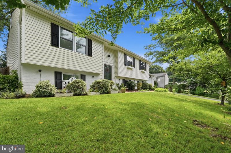 7021 Bedrock Rd, Alexandria, VA 22306