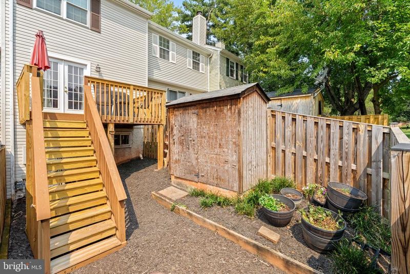 23 Dulany Ct, Sterling, VA 20165