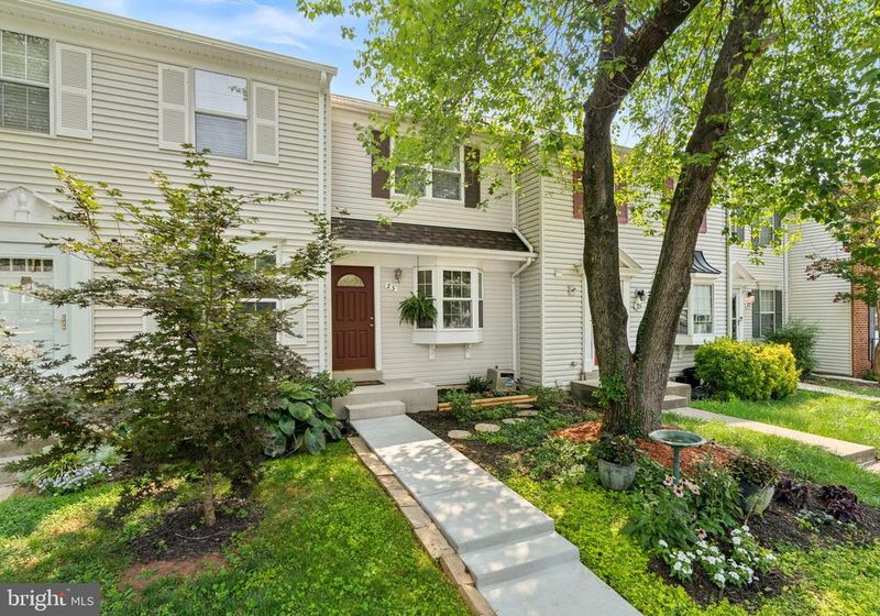 23 Dulany Ct, Sterling, VA 20165