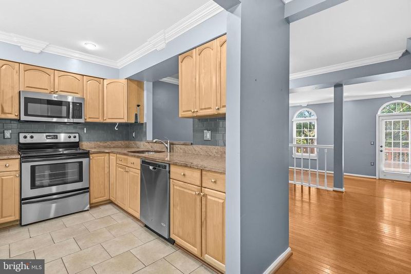 6645 Medinah Ln, Alexandria, VA 22312