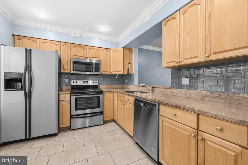 6645 Medinah Ln, Alexandria, VA 22312