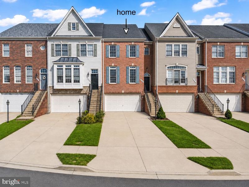 6806 Witton Cir, Gainesville, VA 20155
