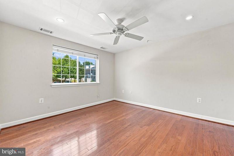 4167 S Four Mile Run Dr #301, Arlington, VA 22204