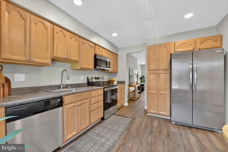 3926 Collis Oak Ct, Fairfax, VA 22033