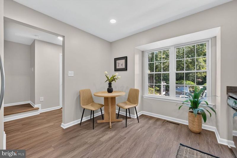 3926 Collis Oak Ct, Fairfax, VA 22033