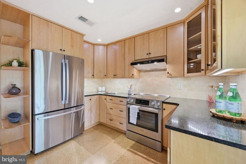 10908 Wickshire Way #F-5, Rockville, MD 20852