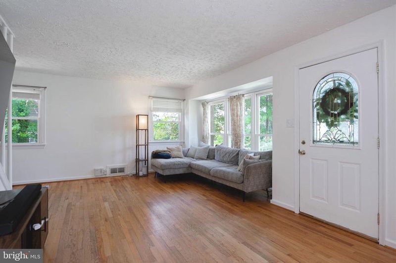 6630 Cornell Dr, Alexandria, VA 22307