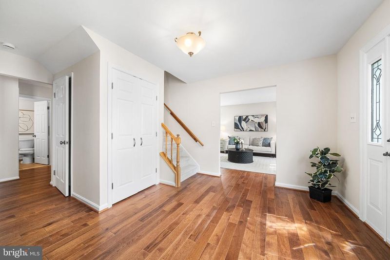 6903 Rochambeau Pl, Springfield, VA 22153