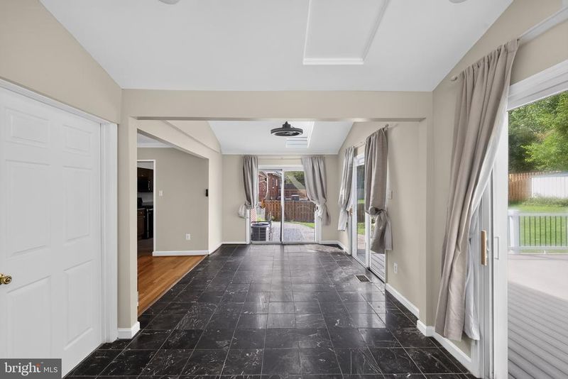 6014 Leewood Dr, Alexandria, VA 22310