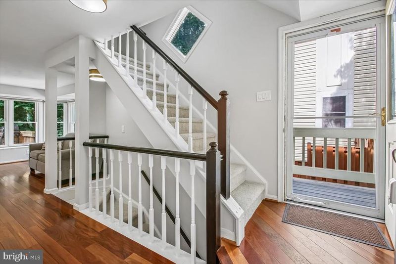 11194 Silentwood Ln, Reston, VA 20191