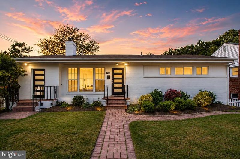 9724 Admiralty Dr, Silver Spring, MD 20910