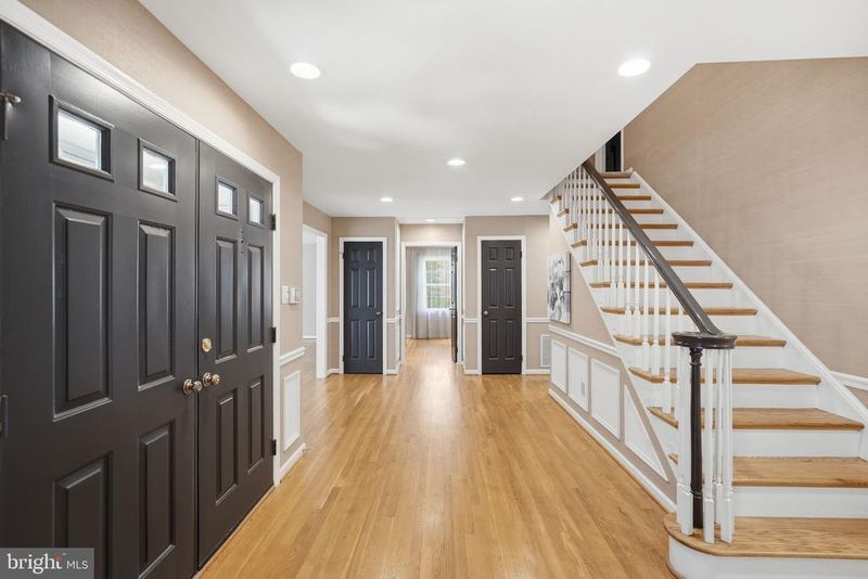 7556 Pepperell Dr, Bethesda, MD 20817