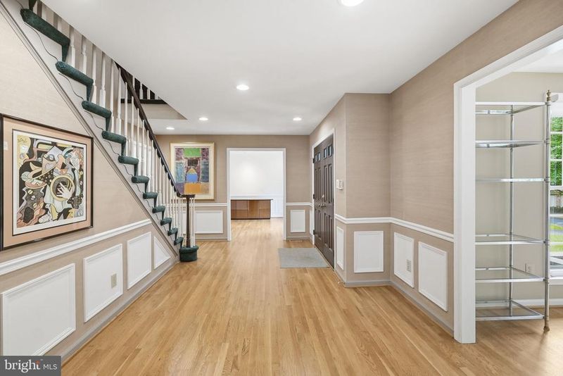 7556 Pepperell Dr, Bethesda, MD 20817